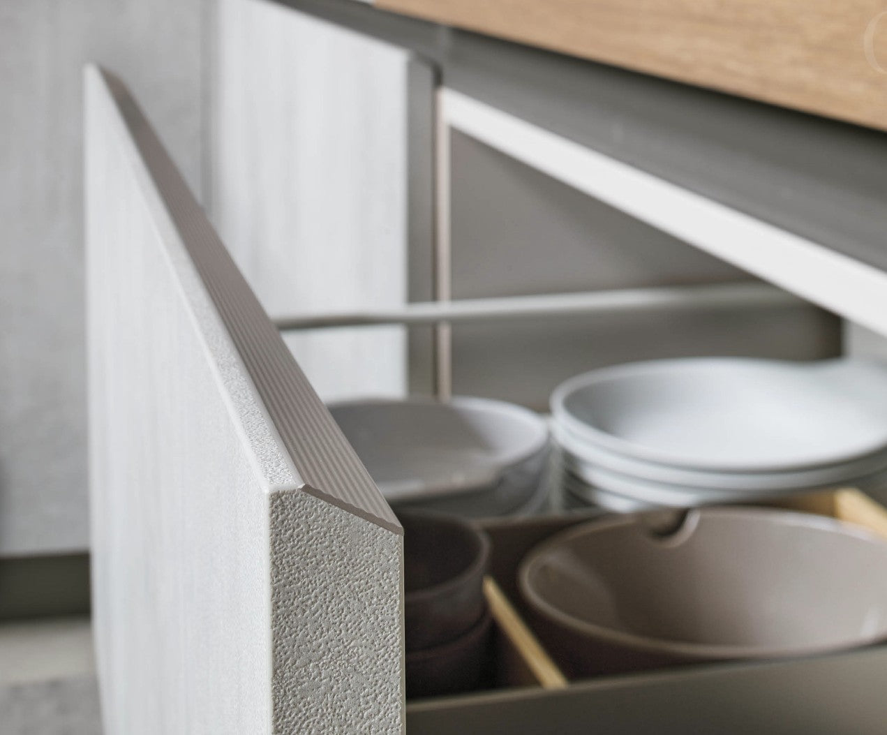 Udubljeni profil s kosom ručkom